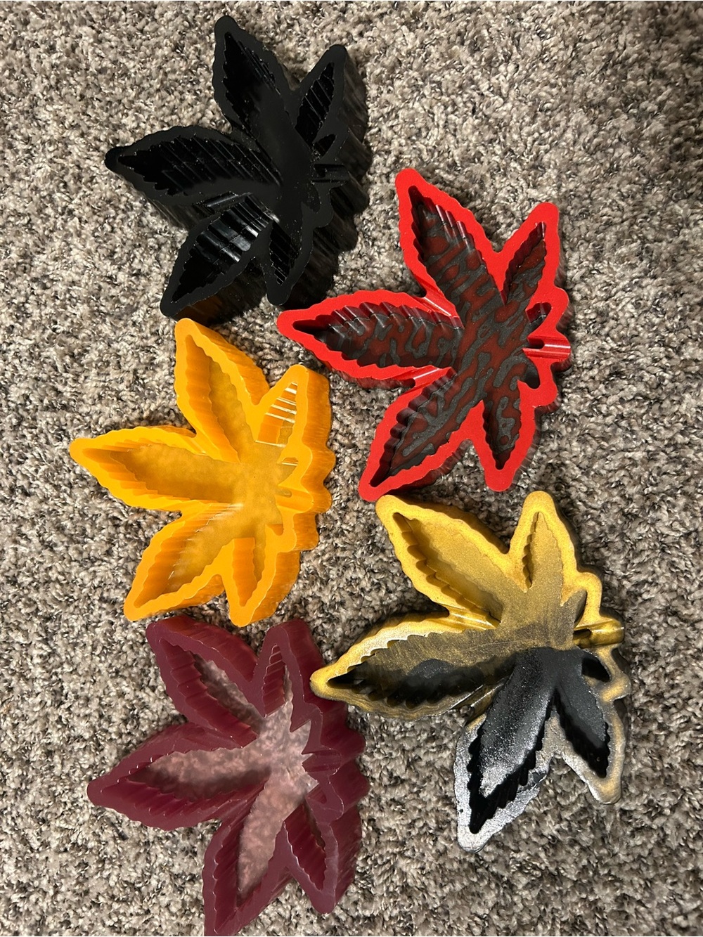 5 Leaf-Shaped Resin Ashtrays - Assorted Colors